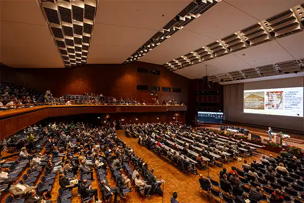 Foto vom IHF 2025, Gesamtansicht großer Saal