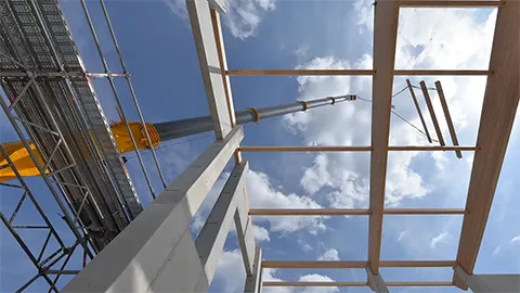 Ansicht von unten während der Montage der neuen Gärhalle der Bioabfallverwertung Leonberg