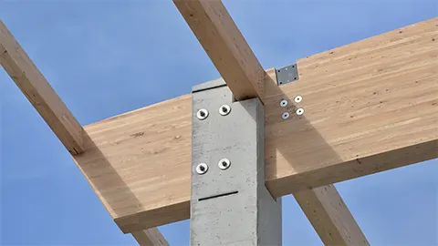 Anschluss Dachtragwerk an die Stahlbeton-Stützen der Bioabfall-Vergärungsanlage Leonberg
