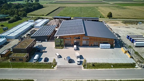 Vogelansicht des Hallenneubaus Holzbau Glaß, Pfaffenhofen