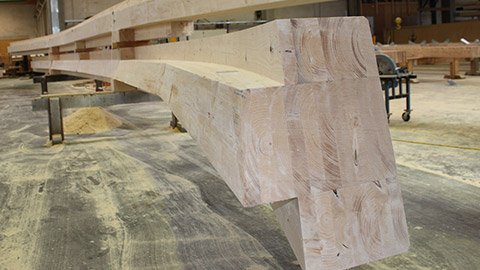 Holzträger des Hallenbades Ilmenau im Abbund