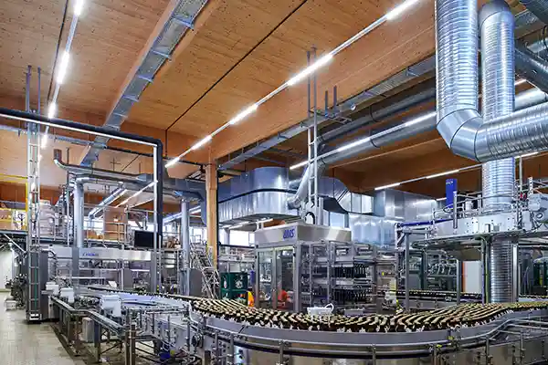 Innenansicht des Neubaus für die Abfüllanlage Alpirsbacher Klosterbräu
