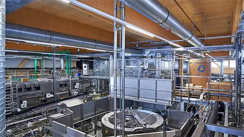 Weitere Halleninnenansicht Alpirsbacher Klosterbräu mit Abfüllanlage