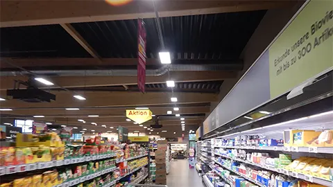 Montage des Holz-Dachtragwerks des Wasgau Marktes Rodalben