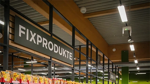 Suppenabteilung mit Holz-Dachtragwerk des Wasgau Supermarktes Rodalben