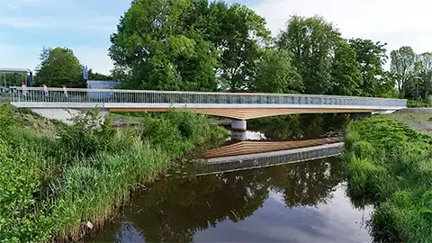 Seitenansicht der HBV--Schwerlastbrücke Borgsloot in Meerstad, Groningen, NL