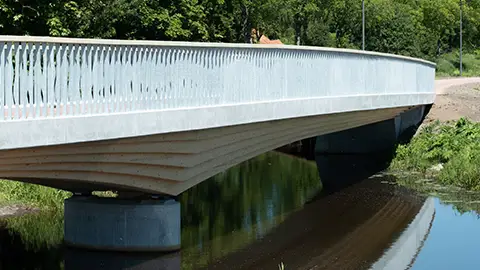 Nähere Ansicht der Blockträgerbrücke Borgsloot, Meerstad, Groningen, NL