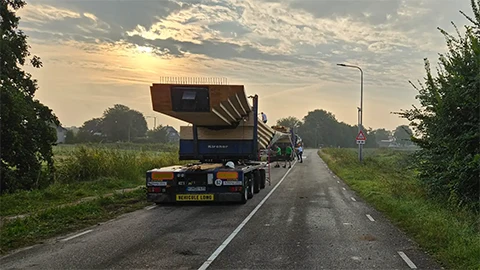 Kurz vor Montage des Blockträgers der Brücke Borgsloot, Meerstad, Groningen, NL