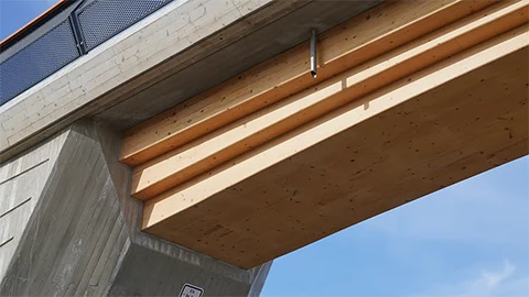 Konstruktionsdetail des Verbundes von Holz und Beton