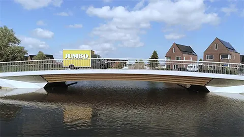 Seitenansicht der HBV-Schwerlastbrücke Ter Sluis in Meerstad, NL