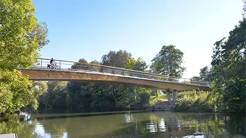 Flussansicht vom neuen Bankmannsteg Tübingen