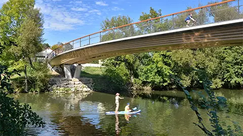 Blockträgerbrücke Tübingen mit Stocherkahn