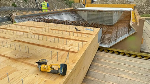 Holz-Beton-Verbund der Brücken Wangen in der Konstruktion