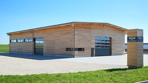 Holzbau Wittl - Abbundhalle mit Holzfassade