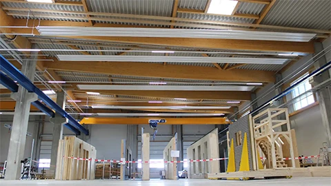 Innenansicht der Produktionshalle HR Holzelement von der Niersberger Group, Holzbau Röttenbacher in Lichtenau-Unterrottmannsdorf