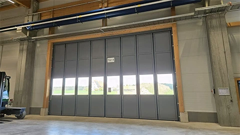 Tor der neuen Abbundhalle von HR Holzelement von innnen, Lichtenau-Unterrottmannsdorf