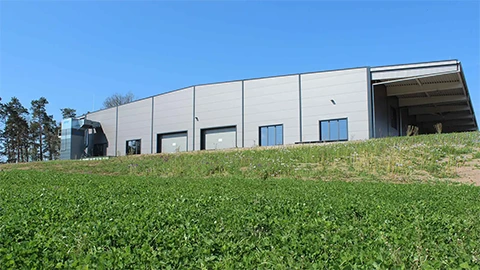 Hintere Aussenansicht der neuen Abbundhalle HR Holzelement, Röttenbacher Holzbau Lichtenau-Unterrottmannsdorf
